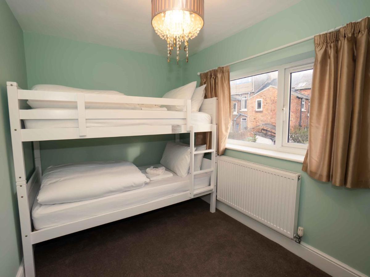 Pass The Keys Newly Renovated 2 Bedroom Apartment And Free Parking Scarborough Esterno foto
