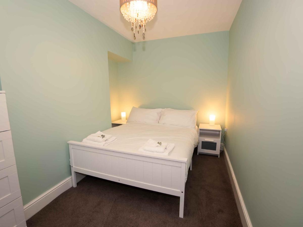 Pass The Keys Newly Renovated 2 Bedroom Apartment And Free Parking Scarborough Esterno foto